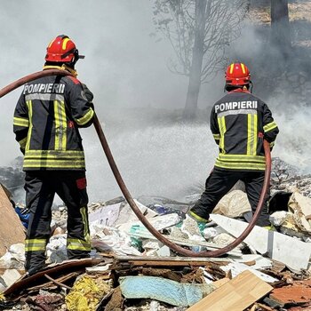 Emmanuel Macron le mulțumește pompierilor români care intervin la incendiile de pădure din Franța / ”Asta este (…)