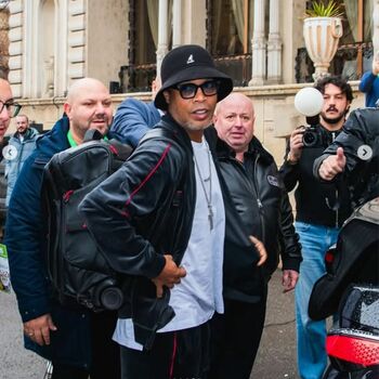 Imagini fabuloase cu Ronaldinho în timp ce dansează de mama focului cu moldovencele focoase din Iași!