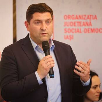 PSD acuză Consiliul Judeţean Iaşi că a achiziţionat microbuze electrice la preţuri duble faţă de cele de pe piaţă: (…)