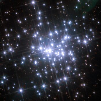 Astronomii au descoperit unul dintre cele mai masive sisteme stelare binare din galaxia noastră