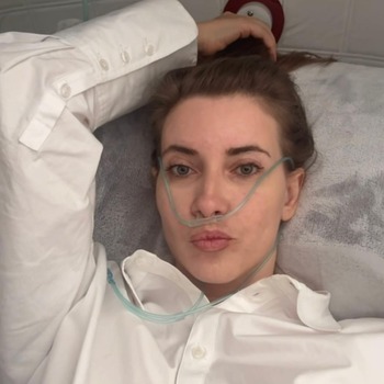 Iulia Albu a ajuns pe mâna medicilor! Imaginile îngrijorătoare au fost postate chiar de vedetă