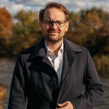 Fritz: „Seara mă înjură pe Facebook, ziua îmi dă amenzi”. Primarul Timișoarei, vizat de un angajat al (…)