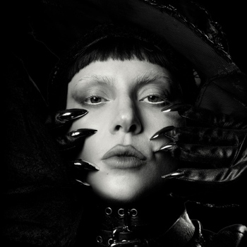 Lady Gaga revine pe scena MTV Video Music Awards