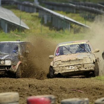 Grav accident la Campionatul Național de Rally Cross de la Bughea de Sus. Două persoane rănite