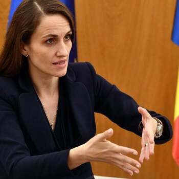 Anca Alexandrescu: „11 zile a stat Țoiu în America, din 18 septembrie până în 29, și n-a primit-o nimeni; acum nici (…)