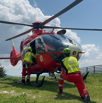 Intervenţie a Salvamont în sprijinul unui turist străin, rănit în apropiere de vârful Ciucaş. A fost solicitat un (…)