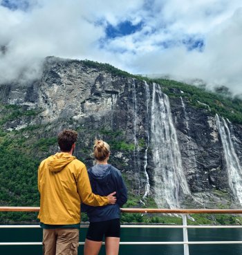 Românii au descoperit luxul pe mare şi au dublat cererea pentru croaziere premium. Cea mai scumpă vacanţă plătită de (…)