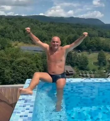 Cum arată noua iubită a lui Florin Prunea. Are 50 de ani, e fostă consilier județean și și-au oficializat relația cu (…)