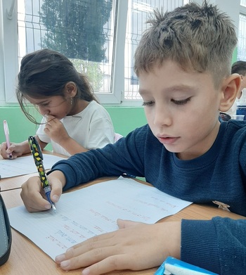 Situația drepturilor copilului în România este îngrijorătoare: cel mai mare risc de sărăcie din UE, abandon școlar, (…)