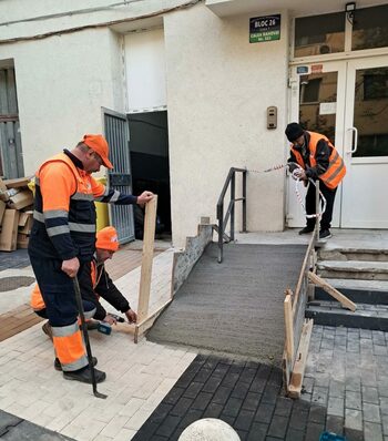 (P) Primăria Sectorului 5 amenajează rampe de acces și în blocurile de pe Calea Rahovei