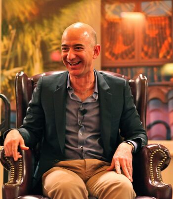 Jeff Bezos crede că este posibil în 10-20 de ani să avem centre de date în spaţiu