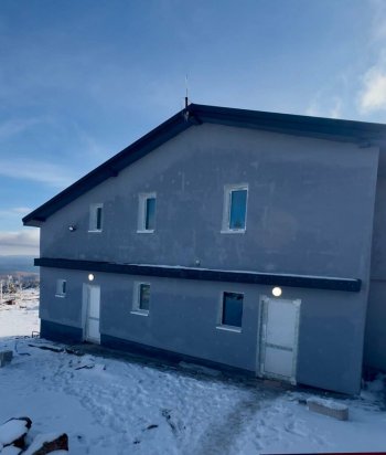 Stația meteo Vlădeasa, distrusă de un incendiu în urmă cu cinci luni, a fost reconstruită