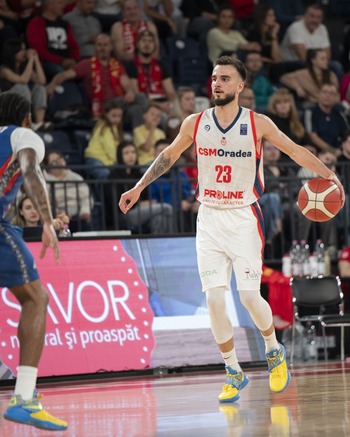 „Galop de sănătate” pentru „leii roșii”. CSM CS Raiffeisen Oradea a câștigat categoric meciul din deplasare cu CSM (…)