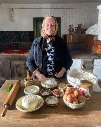 Bunica Veruța a ajuns virală pe rețelele sociale. Poveștile sale savuroase i-au adus popularitate