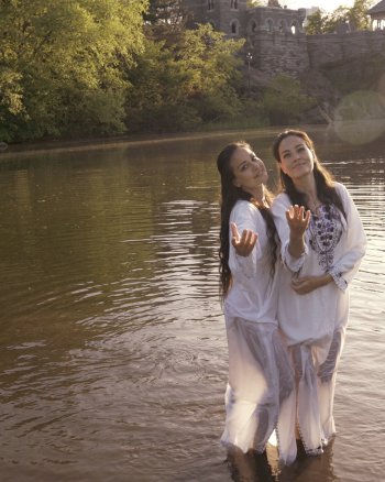 Gemenele Indiggo au ajuns în sfârșit cunoscute în America, dar nu cum și-ar fi dorit! Cele două au fost arestate. Li (…)