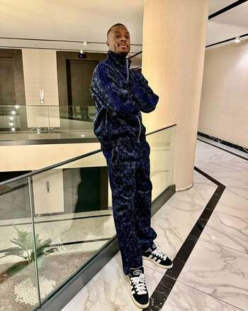 Un celebru fotbalist și-a părăsit nevasta și cei doi copii și a anunțat că se însoară cu o actriță de filme (…)