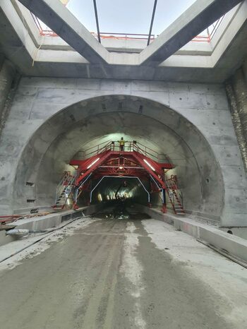 A fost FINALIZATĂ structura de rezistență la tunelul Daniela, pe Secțiunea 4 Tigveni-Curtea de Argeș din A1 (…)