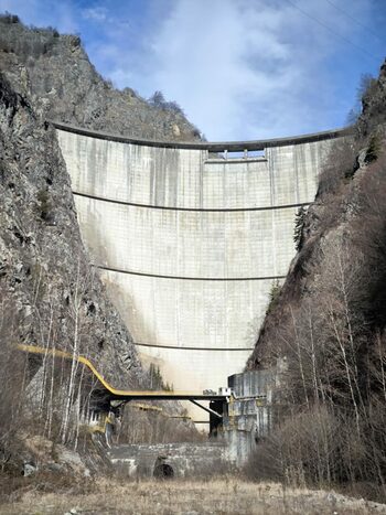 Argeş – Exerciţiu de deversare controlată a apei din lacul de acumulare Vidraru. Vor fi eliberate debite în creştere