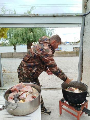 Secretul ciorbei de pește, aflat de la un pescar din Delta Dunării. Reportaj la Sulina