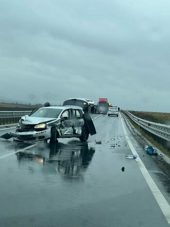 Scene de groază la Bacău! O persoană în stop cardiac, mamă și copil răniți într-un accident în lanț