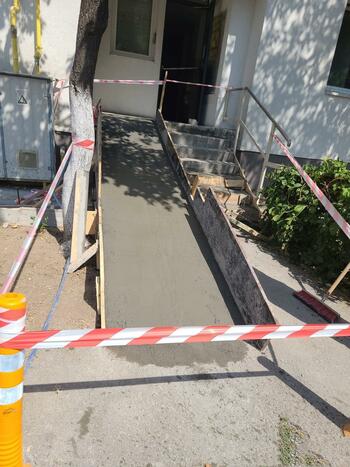 O nouă rampă pentru persoanele cu dizabilități pe strada Iancu Jianu din Sectorul 5