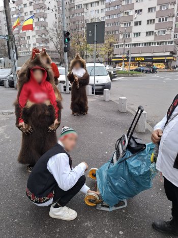 Polițiștii locali din Sectorul 6 au început să amendeze colindătorii cu boxe