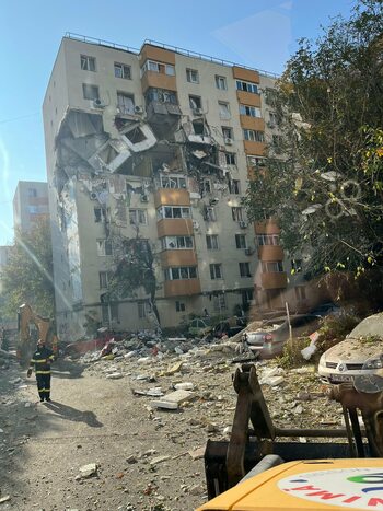 Primăria Capitalei: 324 de persoane au fost evaluate şi consiliate, după explozia din Rahova. 82 de persoane, cazate (…)