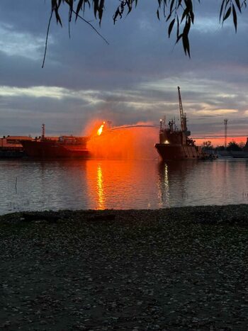 Incendiul de pe nava cu GPL de la granița României cu Ucraina, sub control. Evacuarea din Ceatalchioi încetează, dar (…)