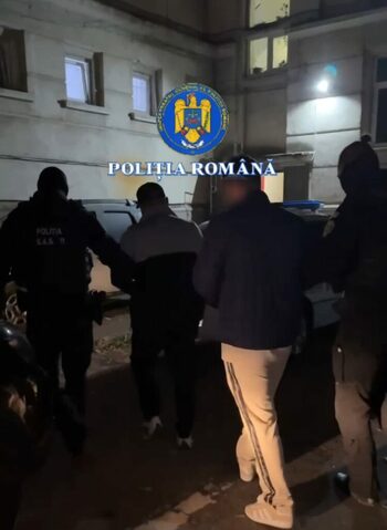 (VIDEO) Conflict într-un restaurant din Craiova: doi bărbați reținuți de polițiști