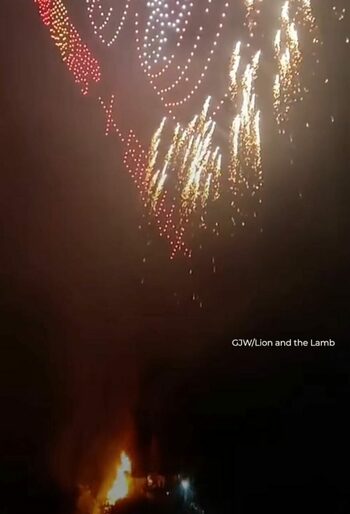 Video. Ploaie de foc într-un oraș din China. Un spectacol de drone a degenerat în haos după o defecțiune. Bucăți de (…)
