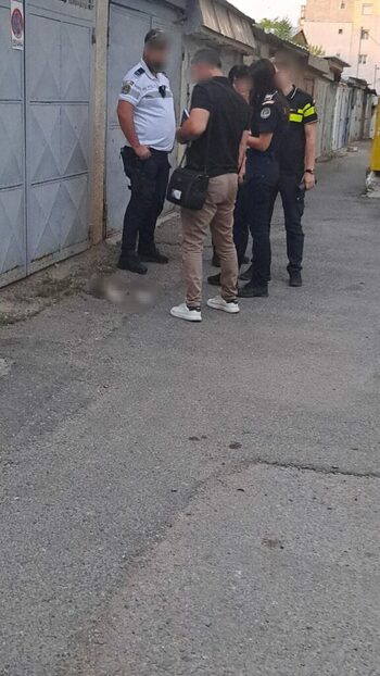 Un tânăr a aruncat câinele iubitei de la etajul 4, după o ceartă cu aceasta