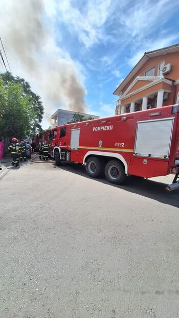 Panică într-un tren de pasageri: incendiu în Gara Golești