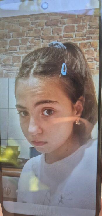Adolescentă căutată de poliţişti după ce a dispărut de la domiciliul bunicilor